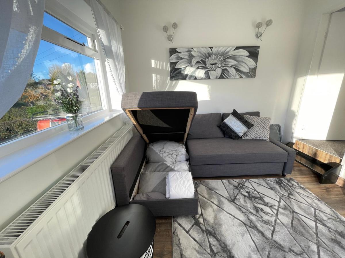 Tollgate House - Luxury Cozy Cottage - Huge Hot Tub - Alton Towers Cheadle  Exterior foto