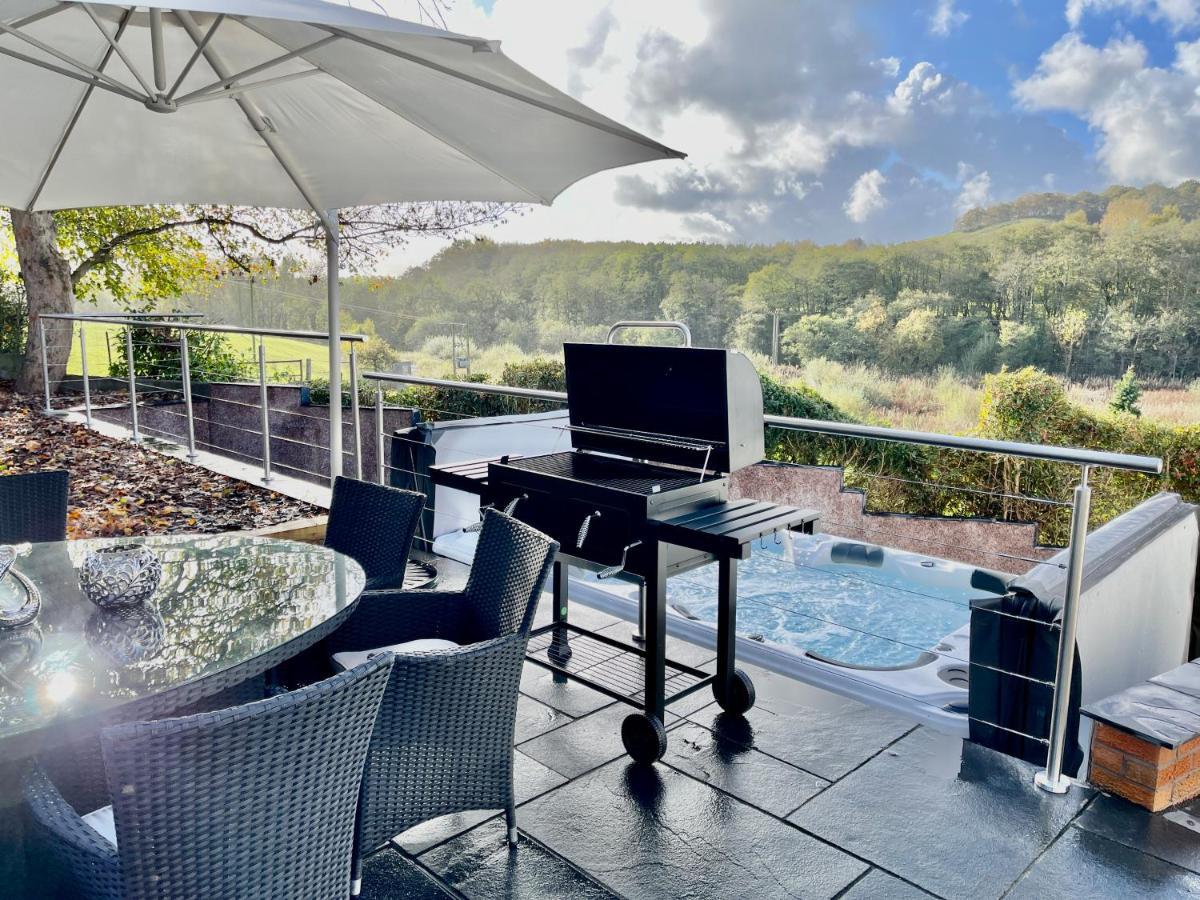 Tollgate House - Luxury Cozy Cottage - Huge Hot Tub - Alton Towers Cheadle  Exterior foto