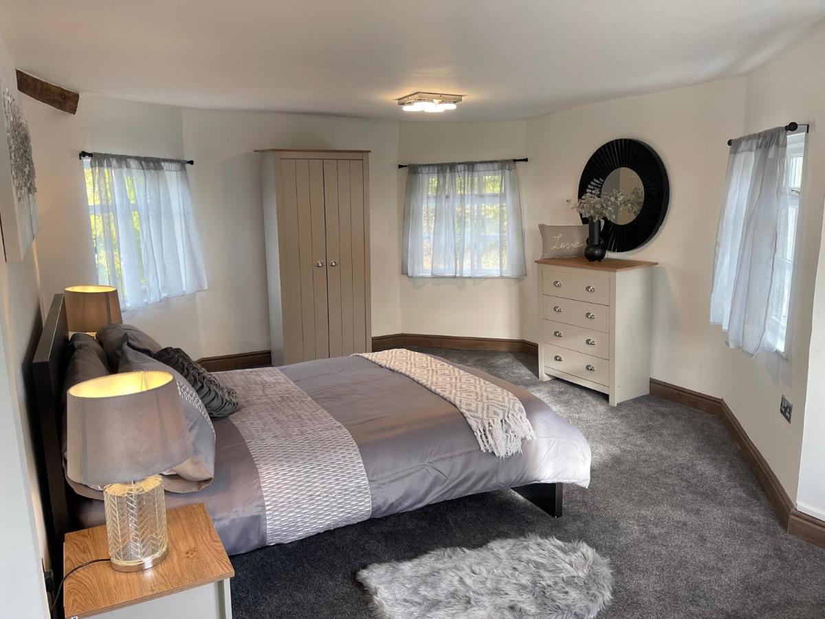 Tollgate House - Luxury Cozy Cottage - Huge Hot Tub - Alton Towers Cheadle  Exterior foto
