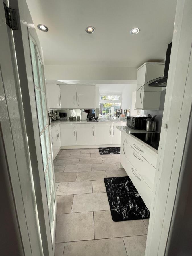 Tollgate House - Luxury Cozy Cottage - Huge Hot Tub - Alton Towers Cheadle  Exterior foto